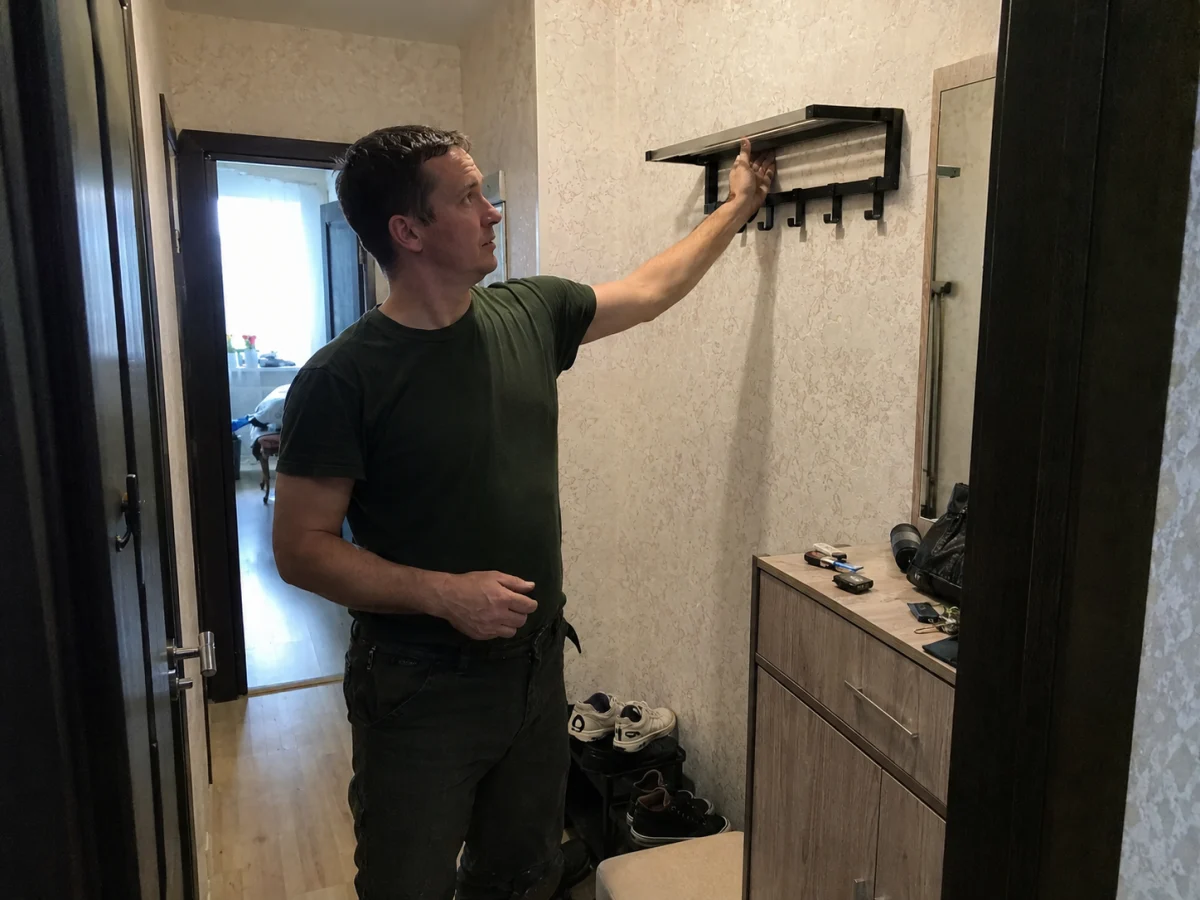 Установка вешалки — работа мастера